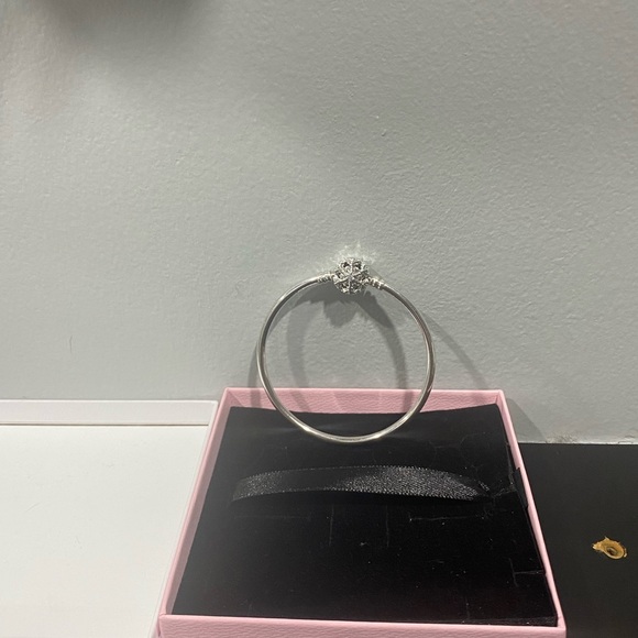 PANDORA Snowflake Clasp bangle bracelet - Picture 6 of 9